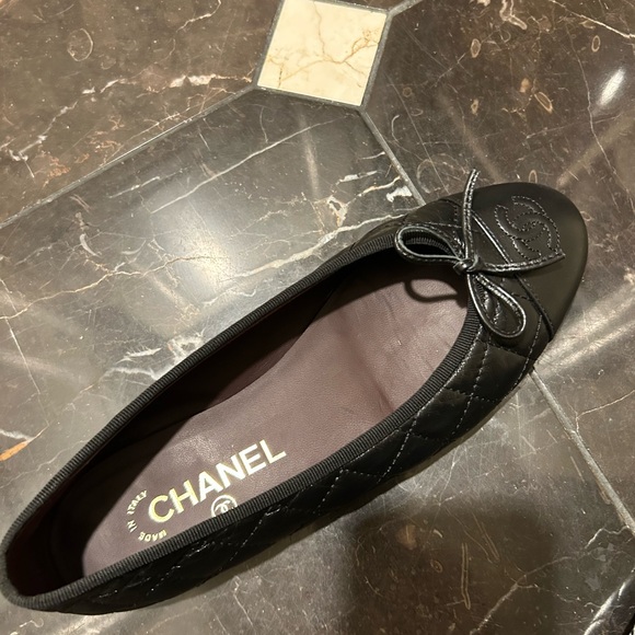 Quilted Lambskin Chanel Flats - Picture 2 of 5